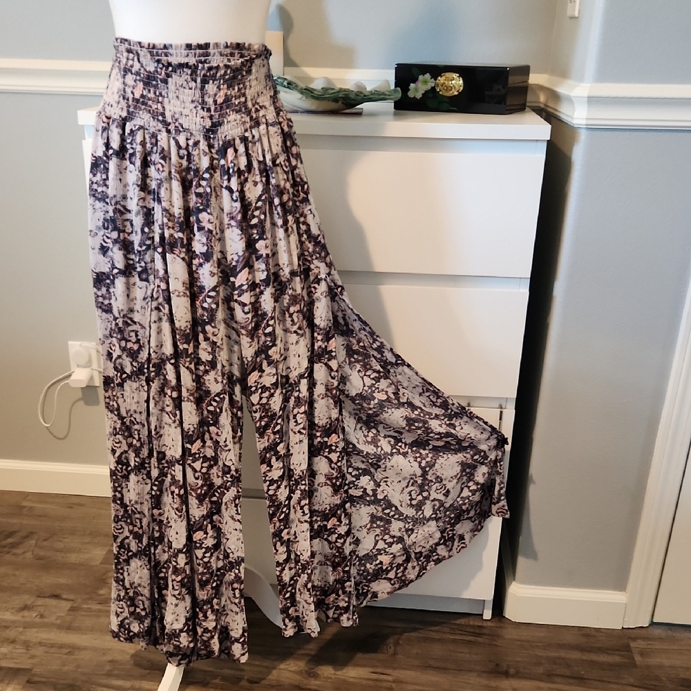 🧜‍♀️ 4/$30 Side-slit Flowy Pants with Smocked Waist Band - Picture 6 of 10